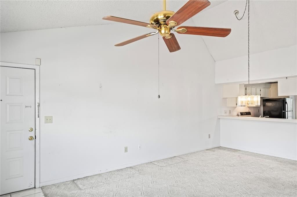 For Sale: $123,900 (2 beds, 2 baths, 1055 Square Feet)