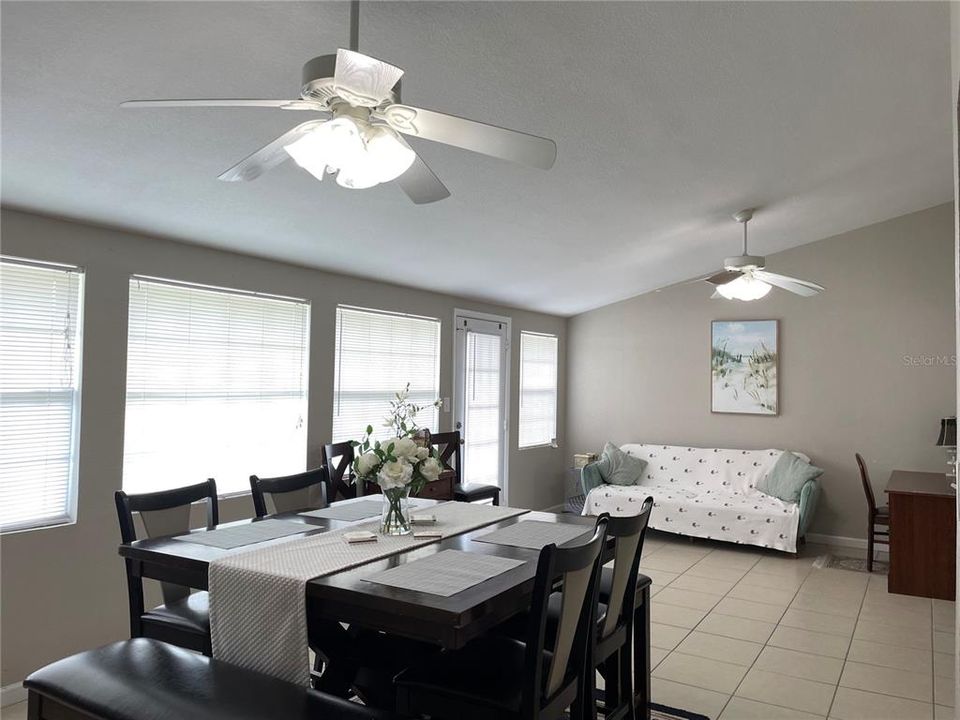 For Sale: $318,000 (3 beds, 2 baths, 1702 Square Feet)