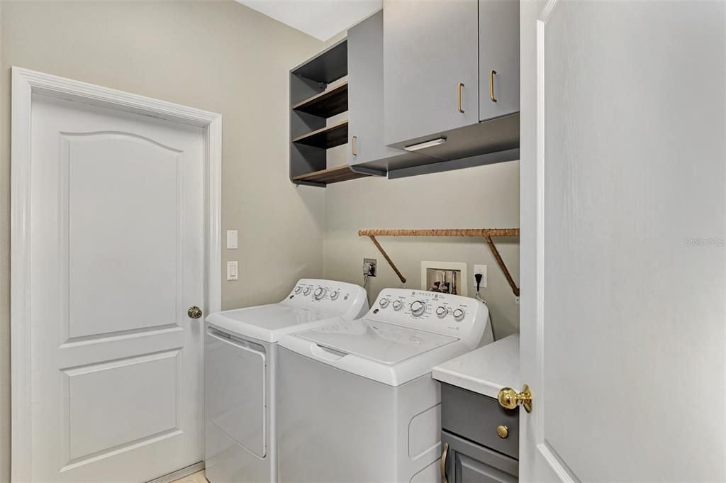 For Sale: $349,900 (2 beds, 2 baths, 1340 Square Feet)