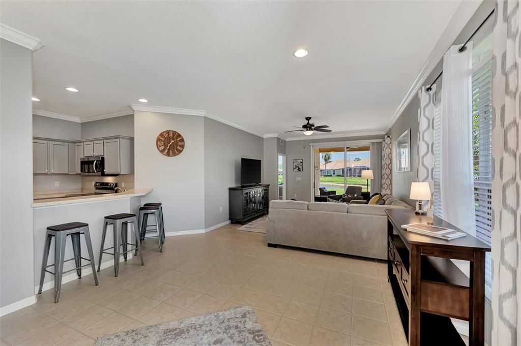 For Sale: $349,900 (2 beds, 2 baths, 1340 Square Feet)