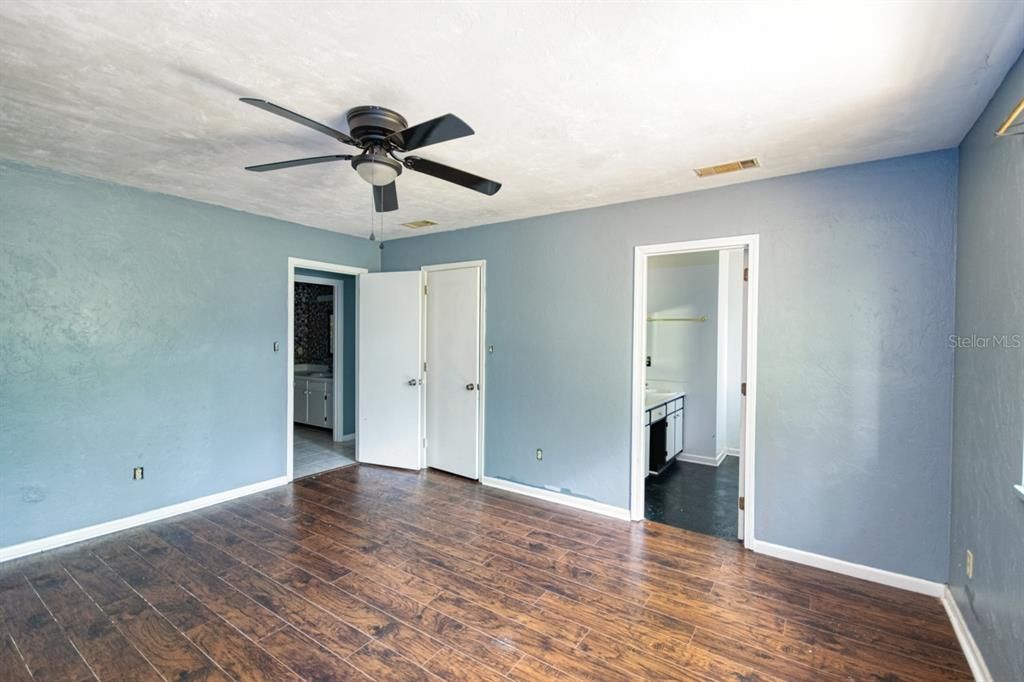 For Sale: $335,000 (3 beds, 2 baths, 1668 Square Feet)