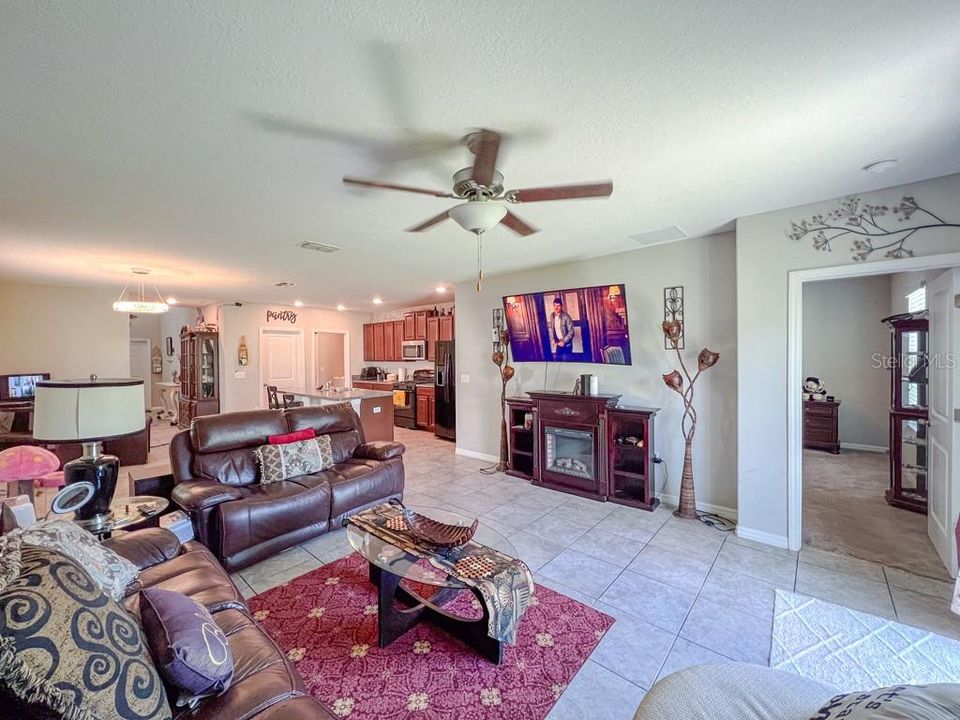 For Sale: $390,000 (5 beds, 2 baths, 2389 Square Feet)