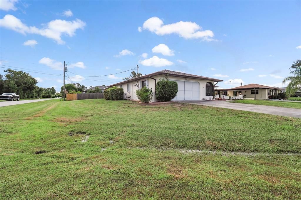 Active With Contract: $297,999 (3 beds, 2 baths, 1774 Square Feet)