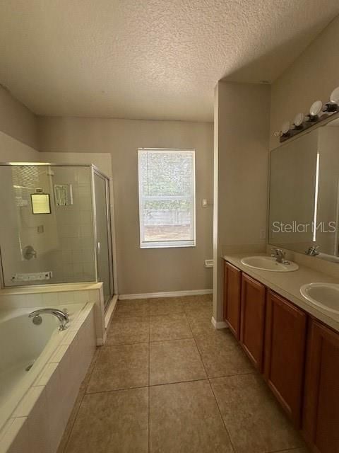 For Rent: $1,999 (3 beds, 2 baths, 1834 Square Feet)