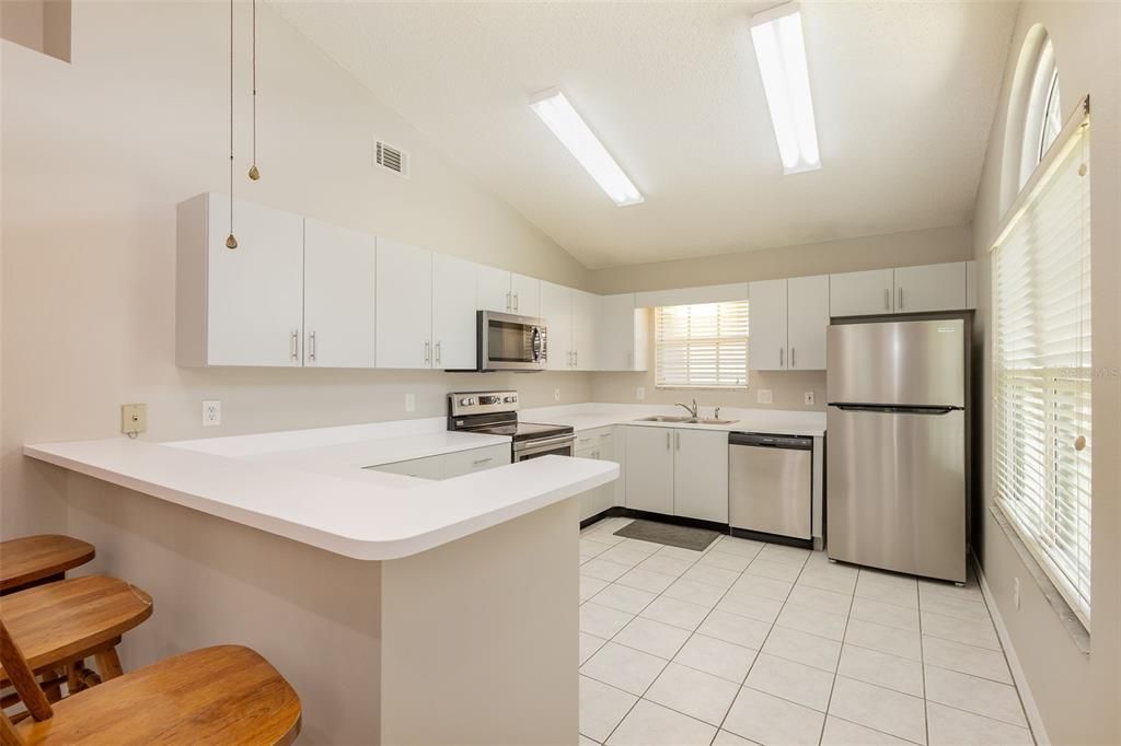 For Sale: $332,500 (2 beds, 2 baths, 1129 Square Feet)