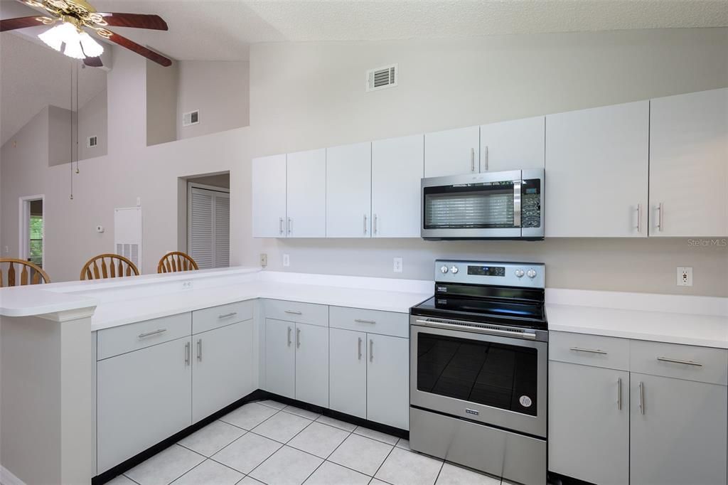 For Sale: $332,500 (2 beds, 2 baths, 1129 Square Feet)