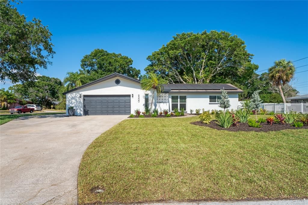 Active With Contract: $565,000 (3 beds, 2 baths, 1596 Square Feet)