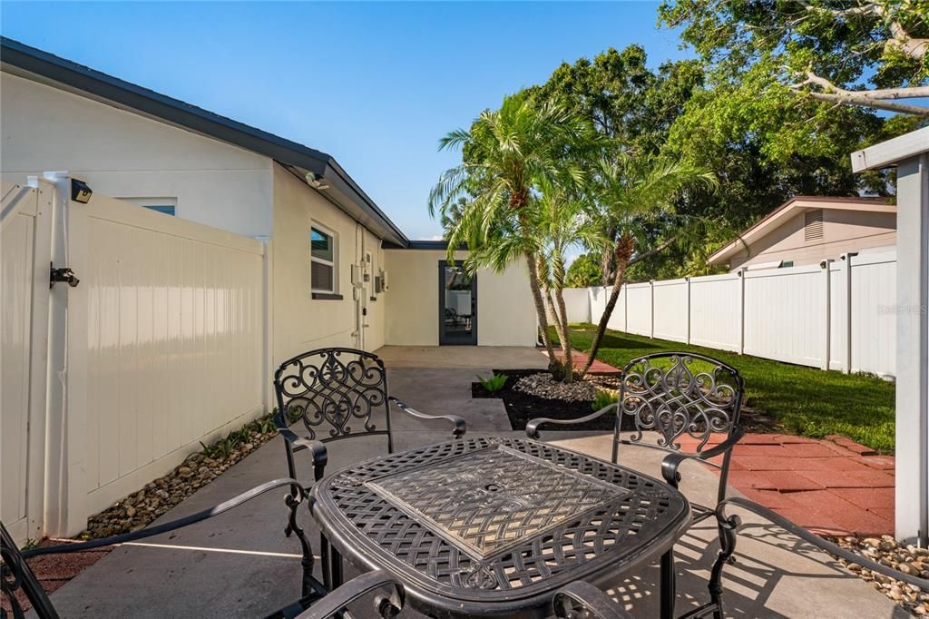 Active With Contract: $565,000 (3 beds, 2 baths, 1596 Square Feet)