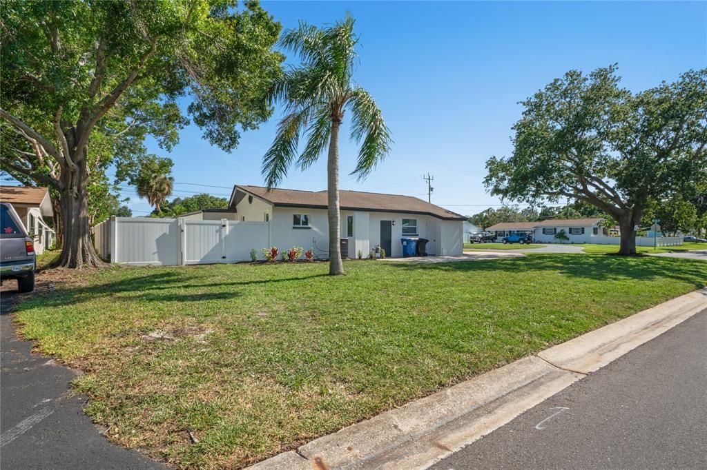 Active With Contract: $565,000 (3 beds, 2 baths, 1596 Square Feet)