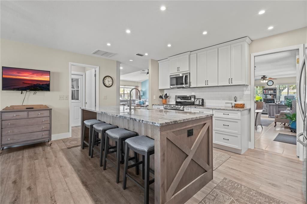 Active With Contract: $498,900 (3 beds, 3 baths, 2469 Square Feet)