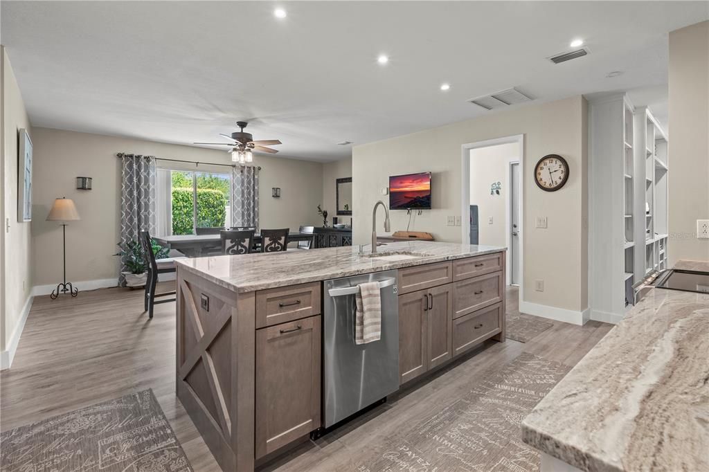 Active With Contract: $498,900 (3 beds, 3 baths, 2469 Square Feet)