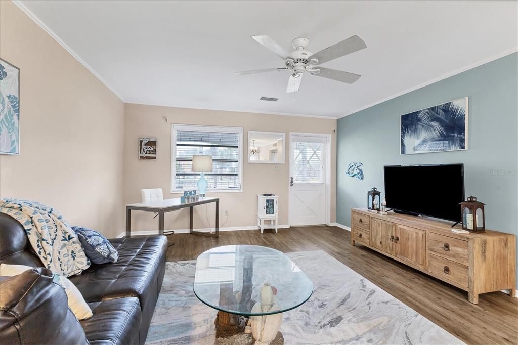 Active With Contract: $275,000 (1 beds, 1 baths, 754 Square Feet)