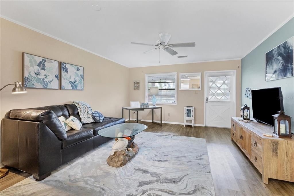 Active With Contract: $275,000 (1 beds, 1 baths, 754 Square Feet)