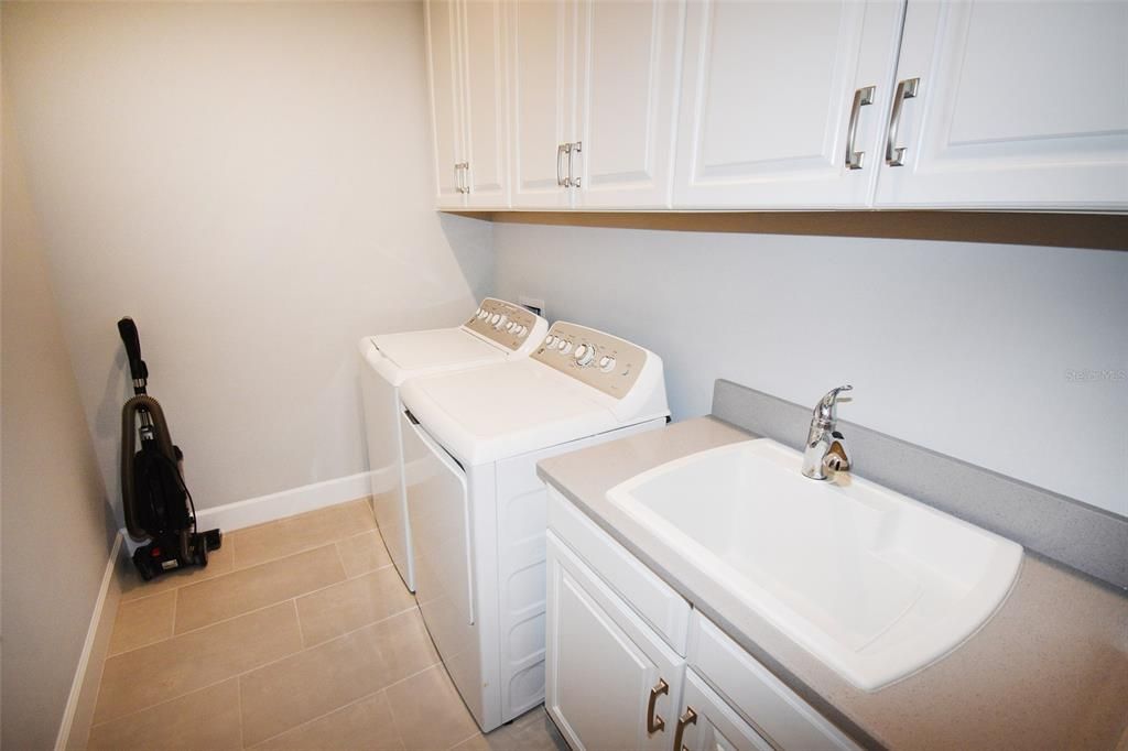 For Sale: $549,900 (2 beds, 2 baths, 1558 Square Feet)