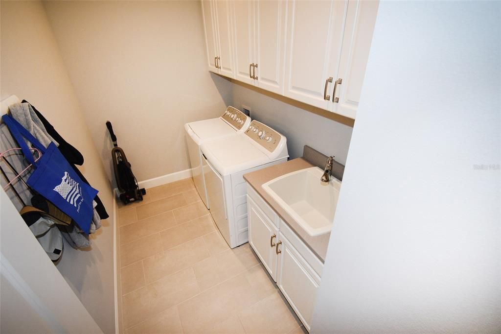 For Sale: $549,900 (2 beds, 2 baths, 1558 Square Feet)