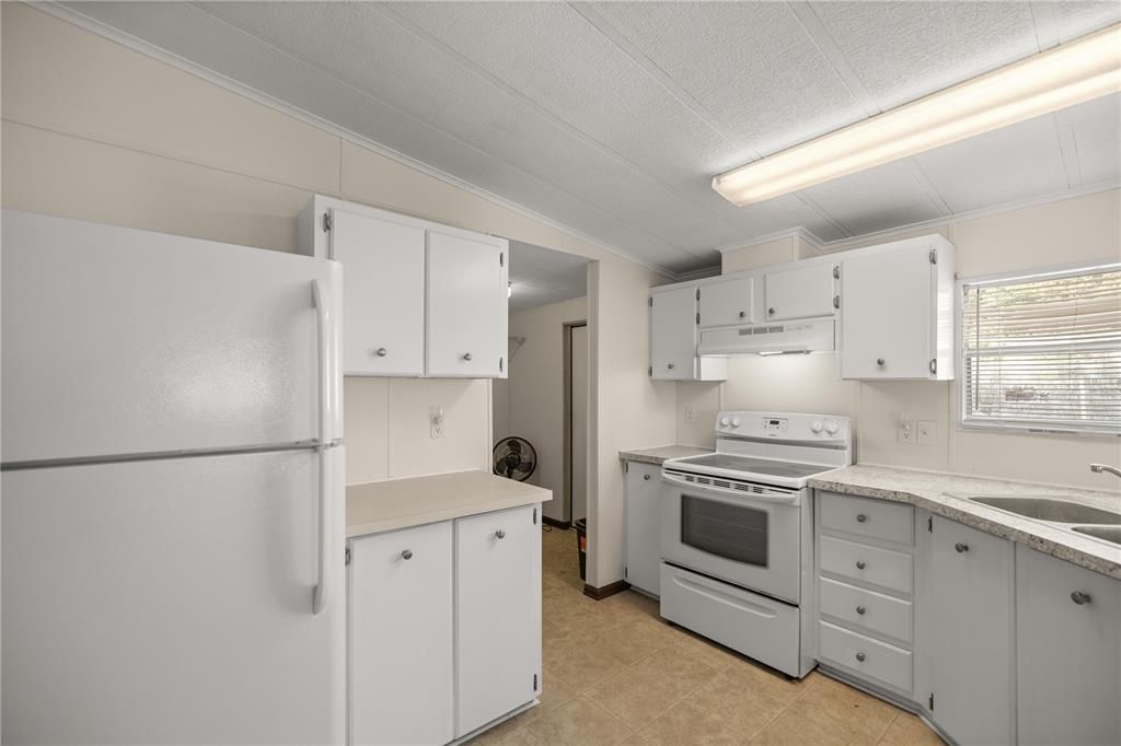 Active With Contract: $149,250 (2 beds, 2 baths, 1012 Square Feet)