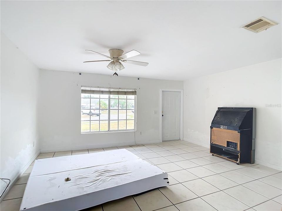 For Sale: $220,000 (3 beds, 2 baths, 1316 Square Feet)