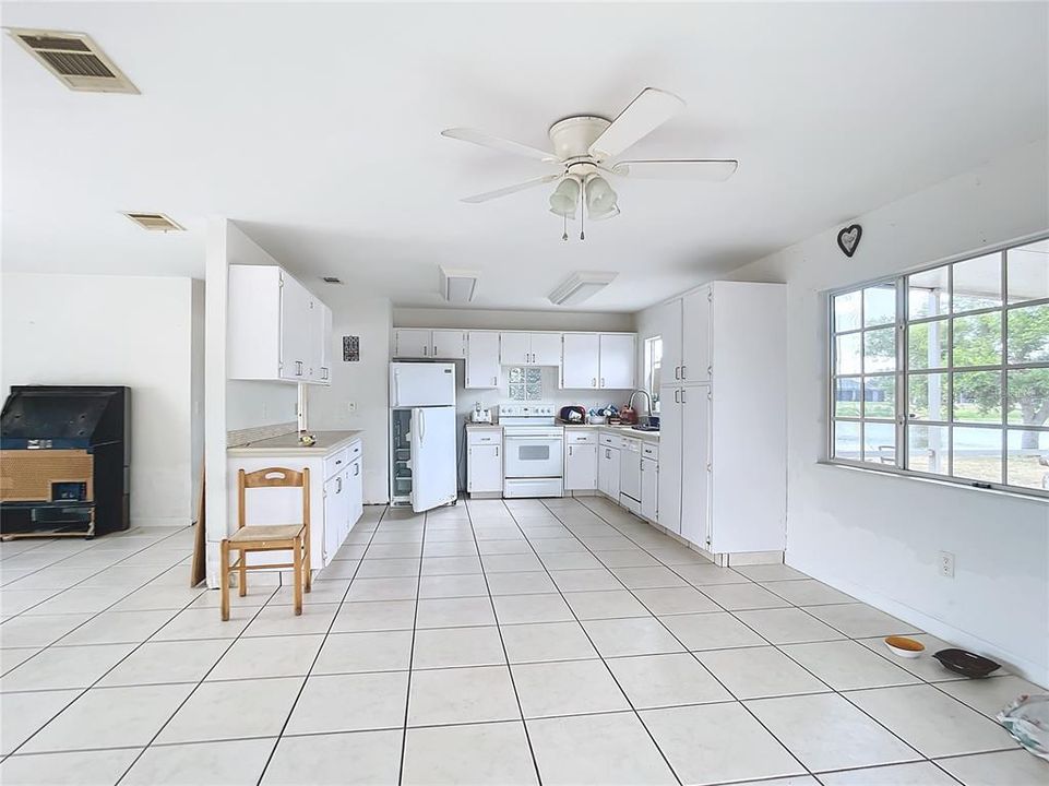 For Sale: $220,000 (3 beds, 2 baths, 1316 Square Feet)