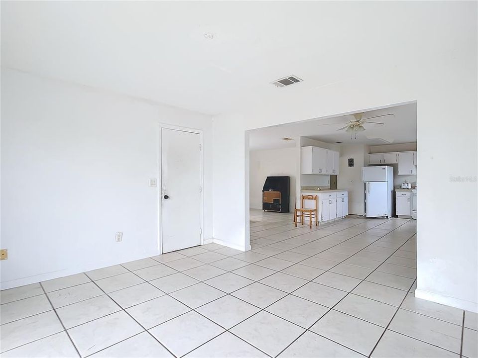 For Sale: $220,000 (3 beds, 2 baths, 1316 Square Feet)