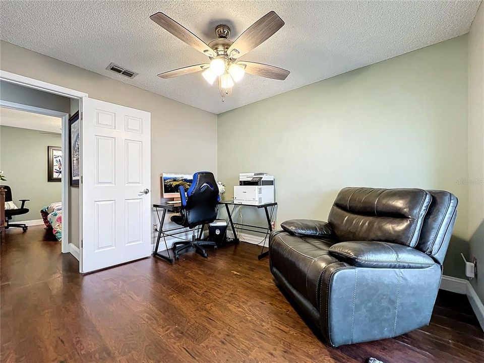 For Sale: $338,000 (3 beds, 2 baths, 1189 Square Feet)