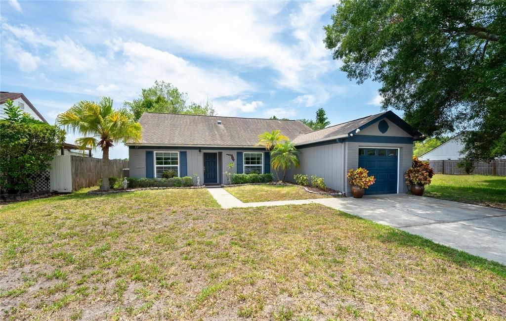 Active With Contract: $389,900 (3 beds, 2 baths, 1410 Square Feet)