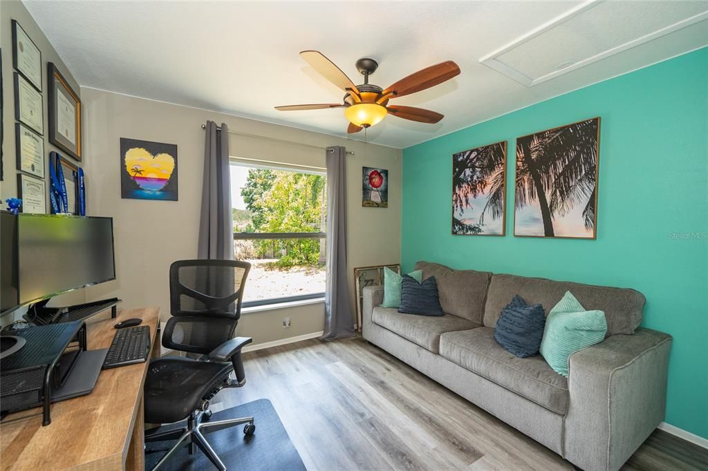 Active With Contract: $389,900 (3 beds, 2 baths, 1410 Square Feet)