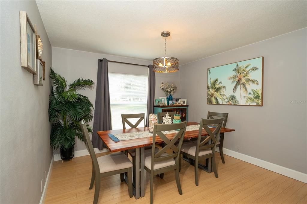 Active With Contract: $389,900 (3 beds, 2 baths, 1410 Square Feet)