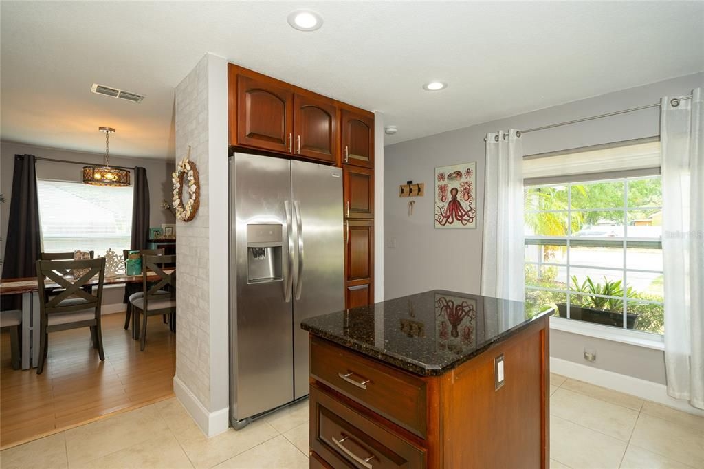 Active With Contract: $389,900 (3 beds, 2 baths, 1410 Square Feet)