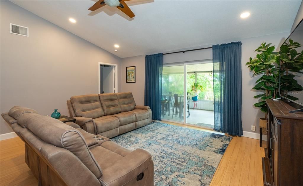 Active With Contract: $389,900 (3 beds, 2 baths, 1410 Square Feet)