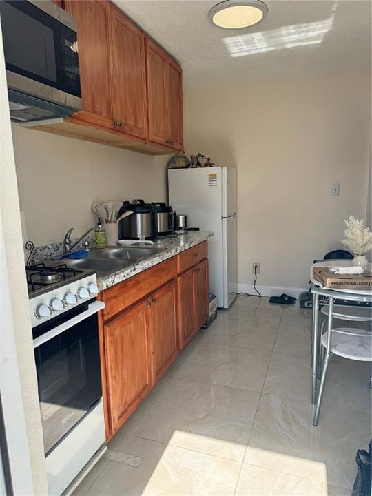 Activo con contrato: $390,000 (4 camas, 3 baños, 1446 Pies cuadrados)