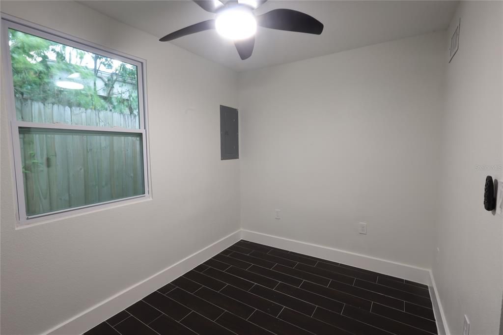 For Rent: $1,725 (1 beds, 1 baths, 650 Square Feet)