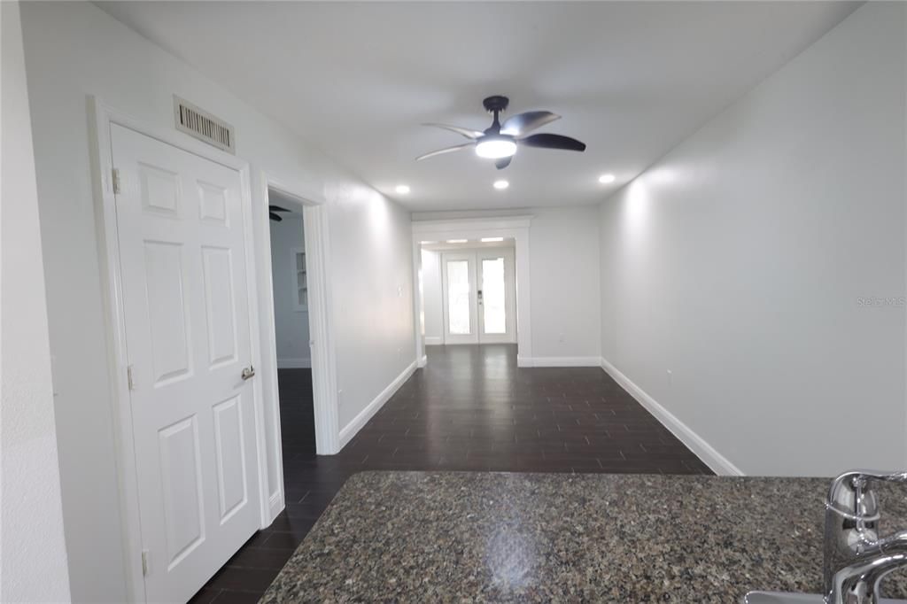 For Rent: $1,725 (1 beds, 1 baths, 650 Square Feet)