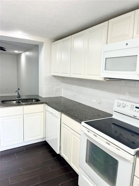 For Rent: $1,800 (1 beds, 1 baths, 650 Square Feet)