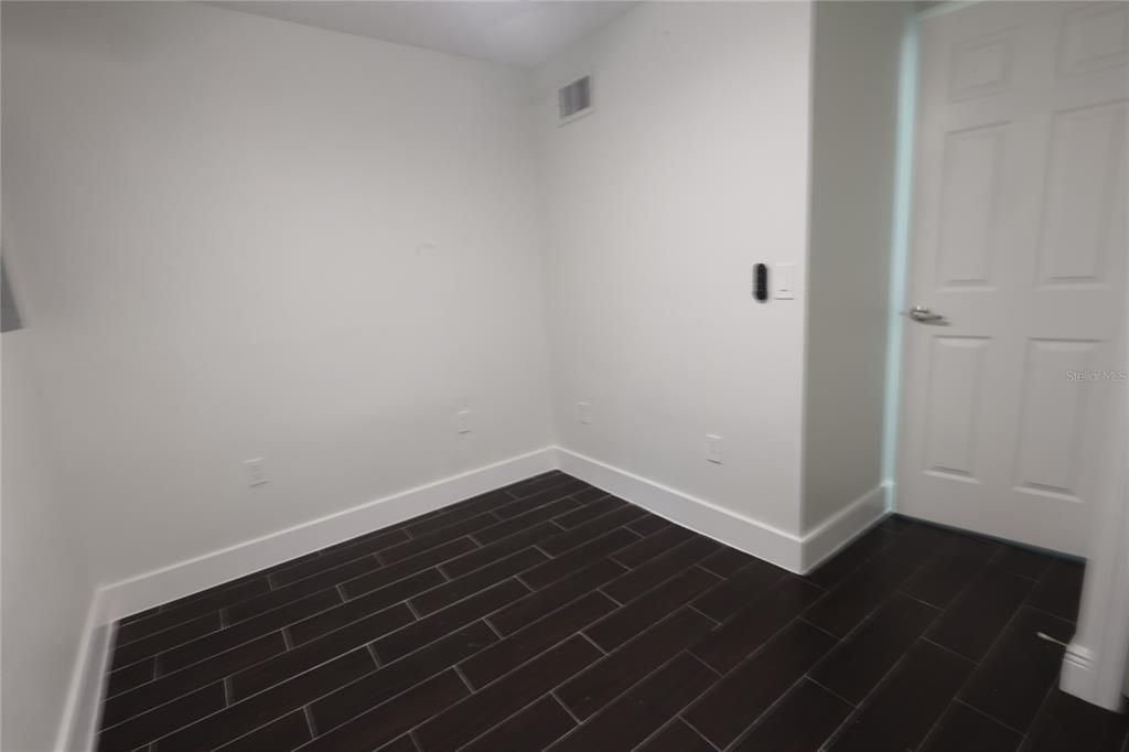 For Rent: $1,725 (1 beds, 1 baths, 650 Square Feet)