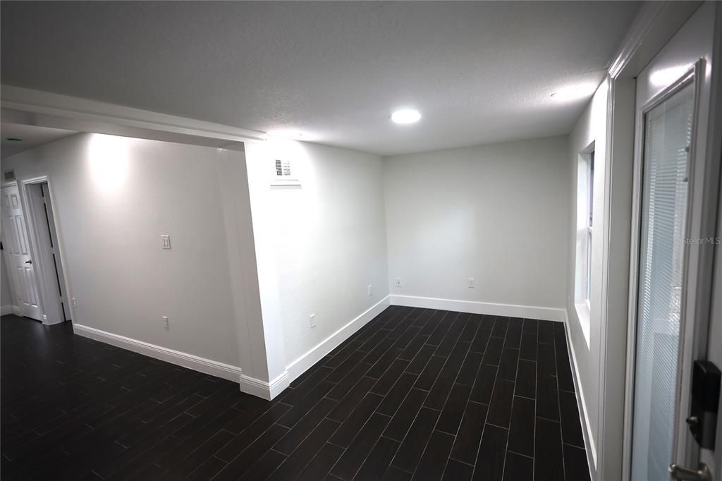 For Rent: $1,725 (1 beds, 1 baths, 650 Square Feet)