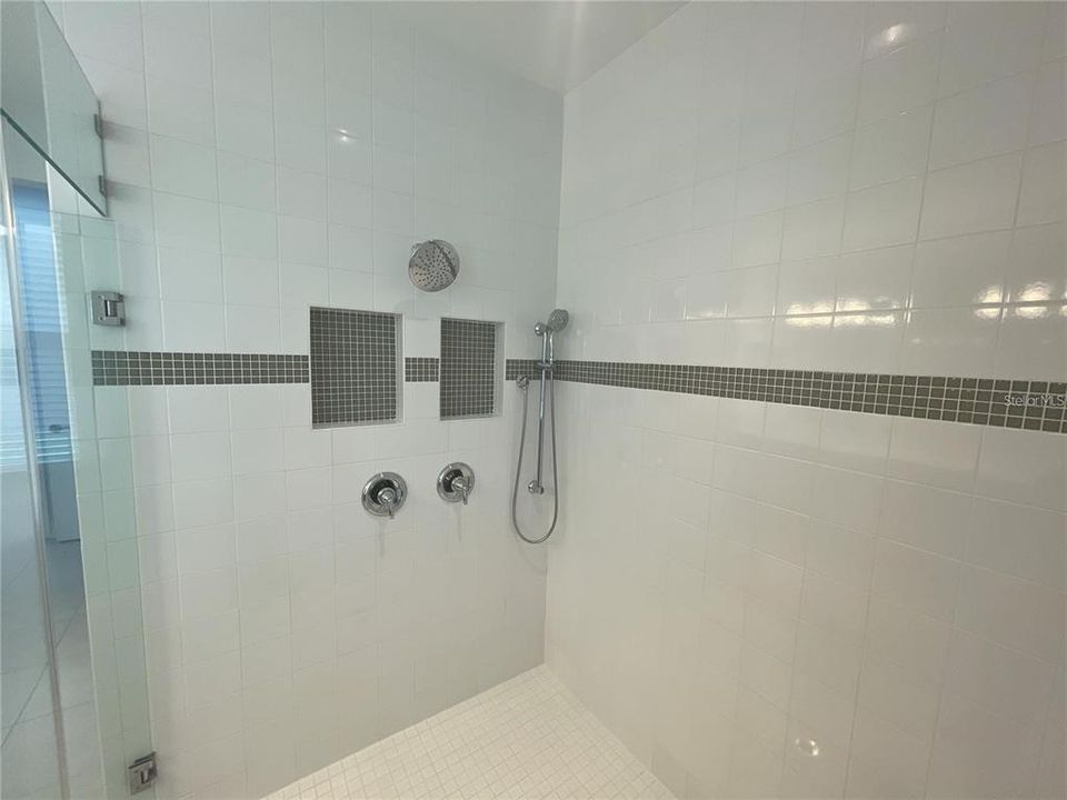 最近租的: $3,500 (4 贝兹, 3 浴室, 2645 平方英尺)