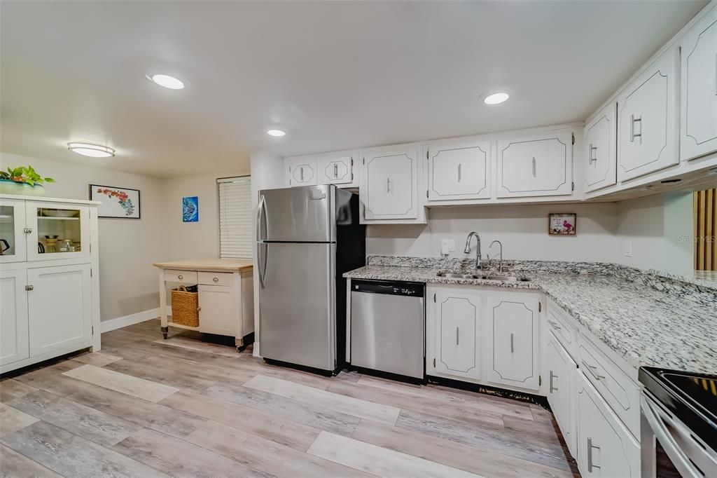 For Sale: $299,000 (2 beds, 2 baths, 1145 Square Feet)