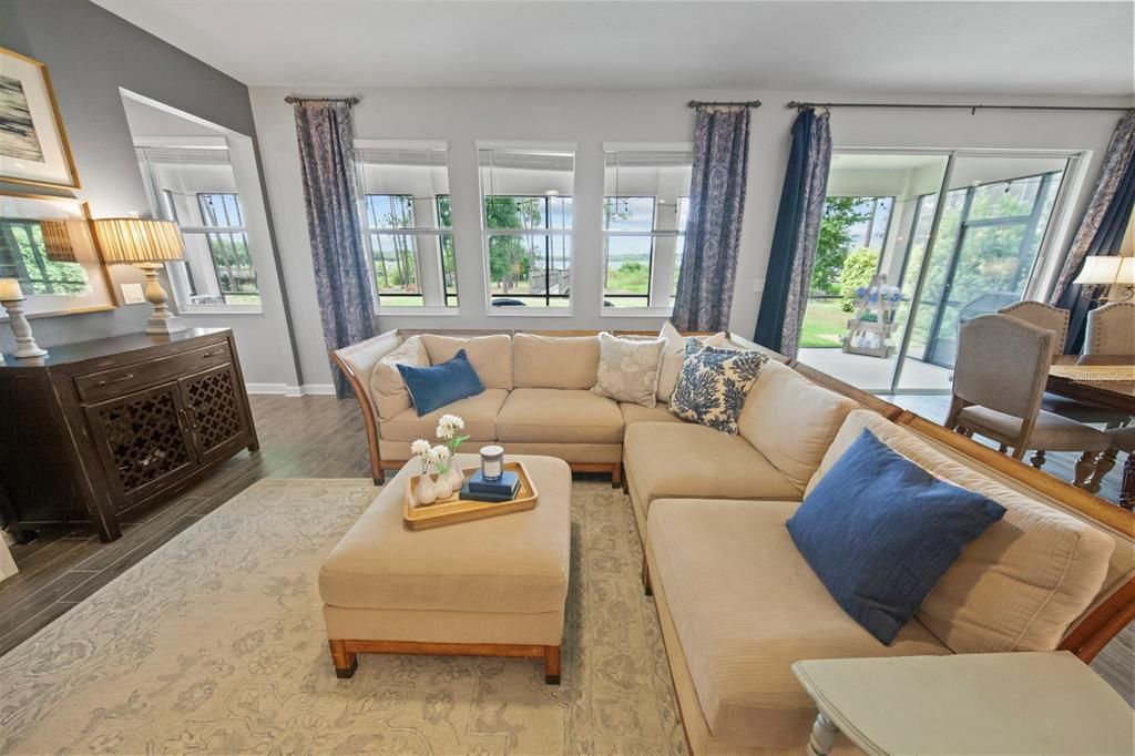 Active With Contract: $1,050,000 (5 beds, 3 baths, 3367 Square Feet)