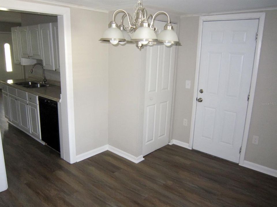 For Sale: $294,900 (2 beds, 1 baths, 791 Square Feet)
