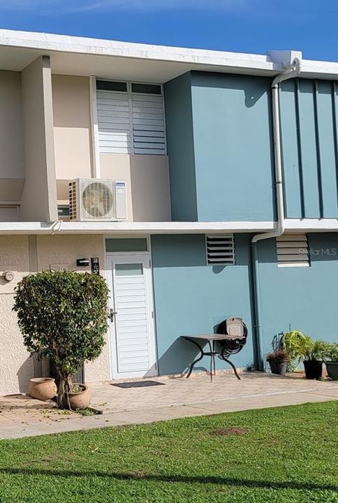 Recently Sold: $155,000 (2 beds, 1 baths, 892 Square Feet)