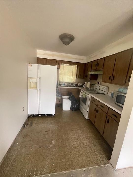 For Sale: $160,000 (2 beds, 1 baths, 1040 Square Feet)