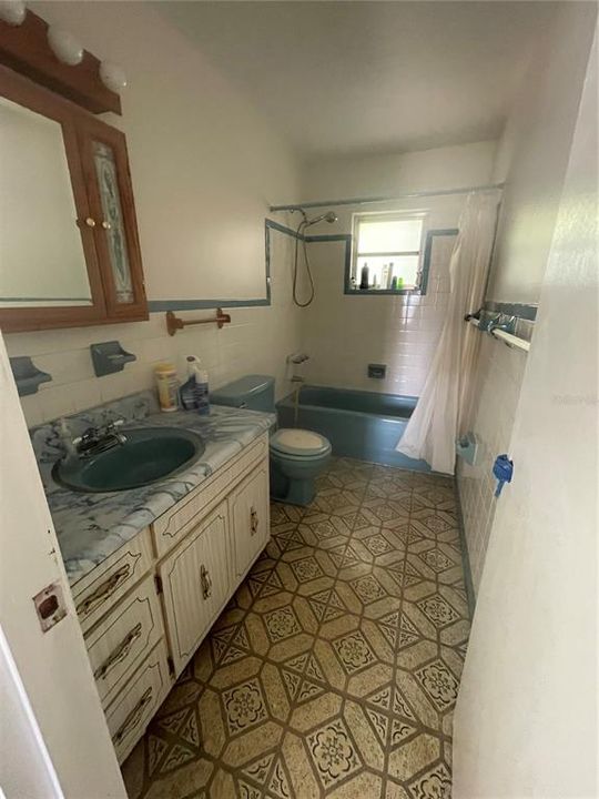 For Sale: $160,000 (2 beds, 1 baths, 1040 Square Feet)