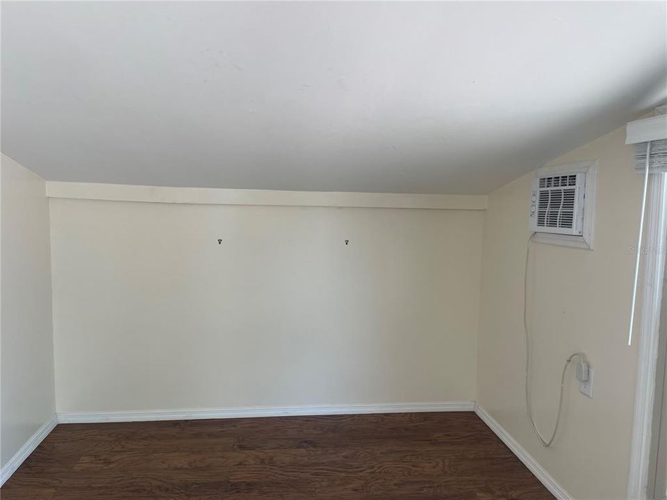 For Rent: $2,900 (4 beds, 2 baths, 1947 Square Feet)