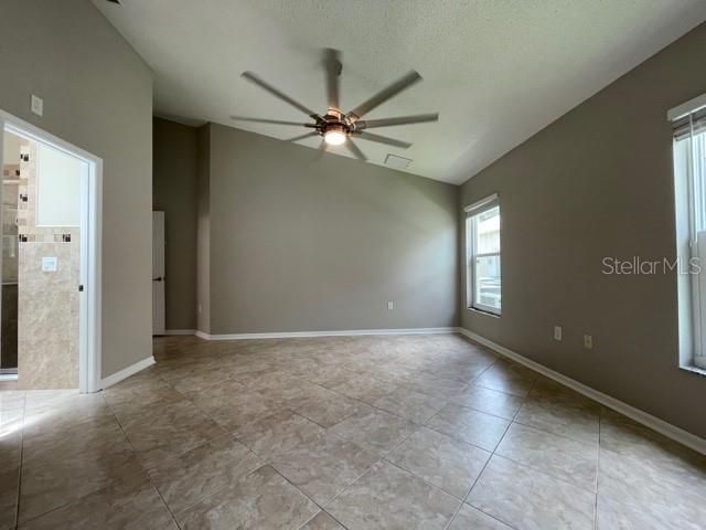 For Rent: $2,900 (4 beds, 2 baths, 1947 Square Feet)