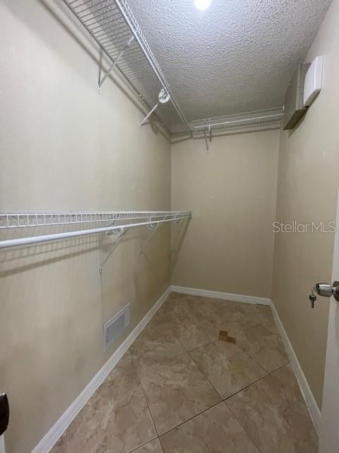 For Rent: $2,900 (4 beds, 2 baths, 1947 Square Feet)