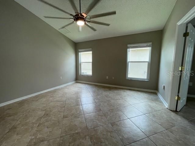 For Rent: $2,900 (4 beds, 2 baths, 1947 Square Feet)