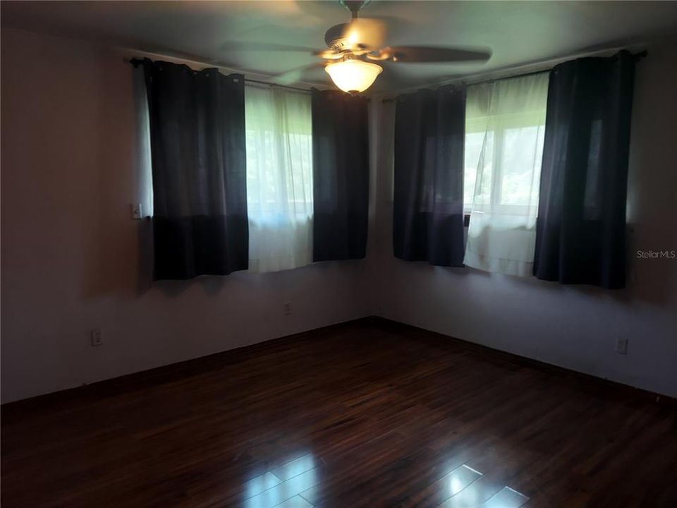 For Sale: $285,000 (3 beds, 1 baths, 1316 Square Feet)