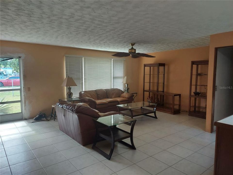 For Sale: $300,000 (3 beds, 1 baths, 1316 Square Feet)