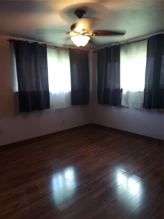 For Sale: $300,000 (3 beds, 1 baths, 1316 Square Feet)