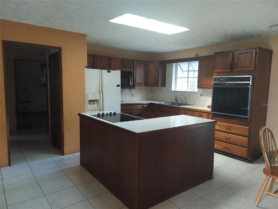 For Sale: $300,000 (3 beds, 1 baths, 1316 Square Feet)